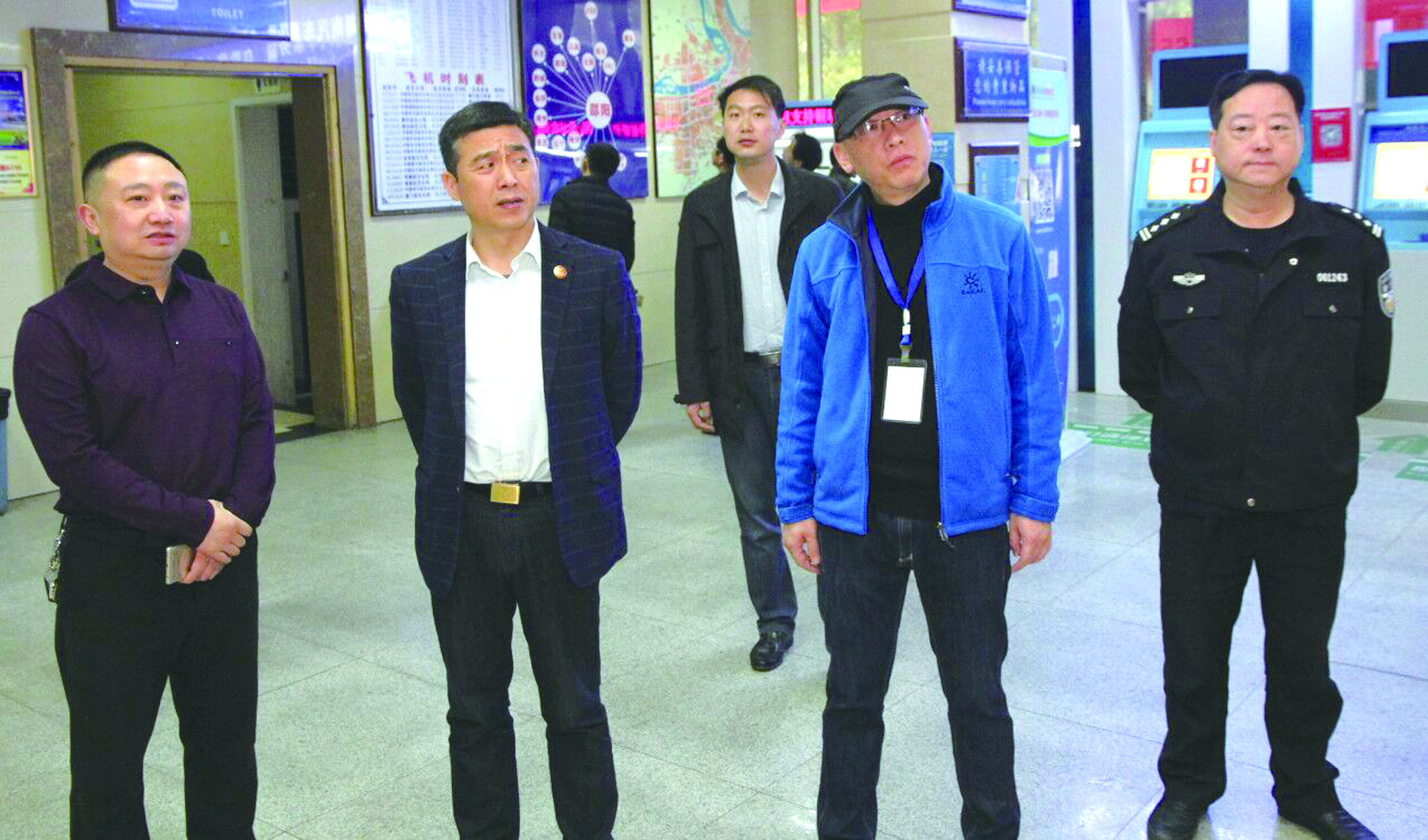 3月16日上午，以省委保衛(wèi)處處長(zhǎng)尹年春為組長(zhǎng)的反恐安全檢查組到市汽車(chē)北站開(kāi)展反恐安全檢查